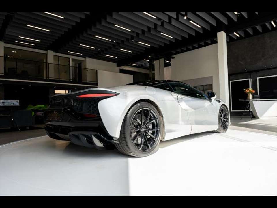 McLaren Artura - Imagem 12