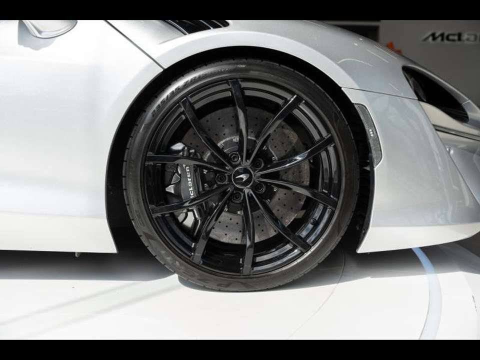 McLaren Artura - Imagem 13