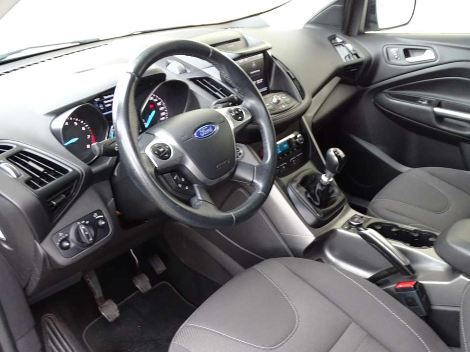 Ford Kuga - Imagem 9