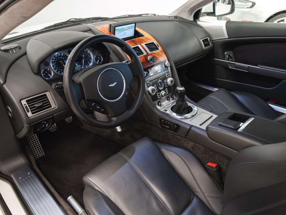 Aston Martin DB9 - Imagem 4
