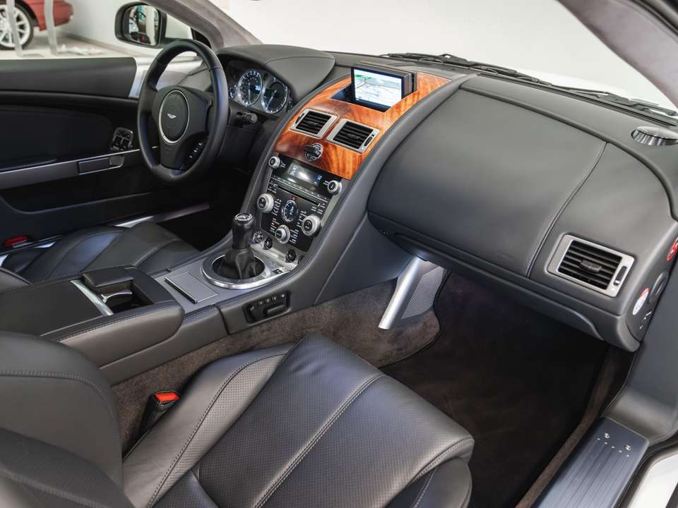 Aston Martin DB9 - Imagem 6