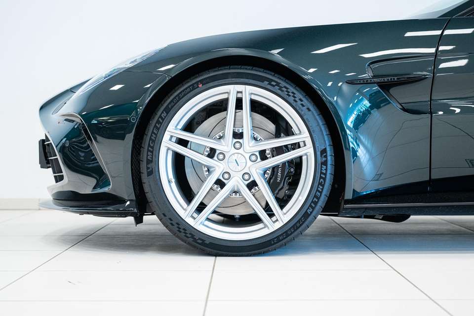 Aston Martin Vantage - Imagem 10