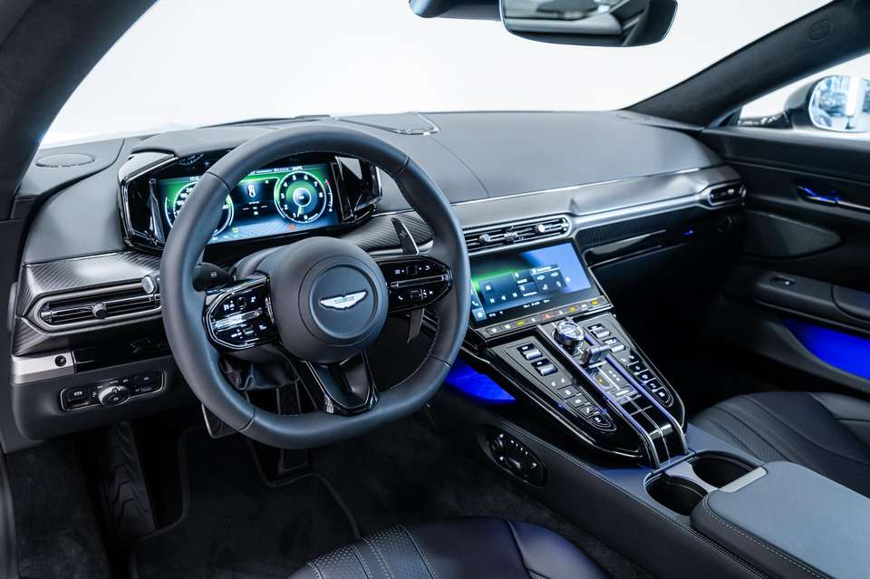 Aston Martin Vantage - Imagem 11