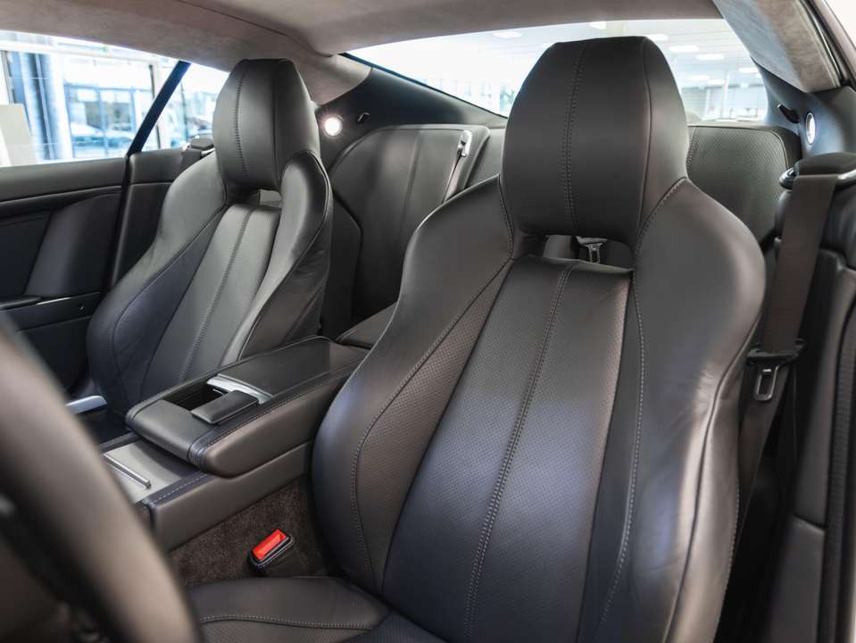 Aston Martin DB9 - Imagem 7