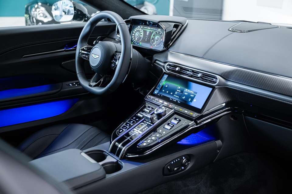 Aston Martin Vantage - Imagem 12