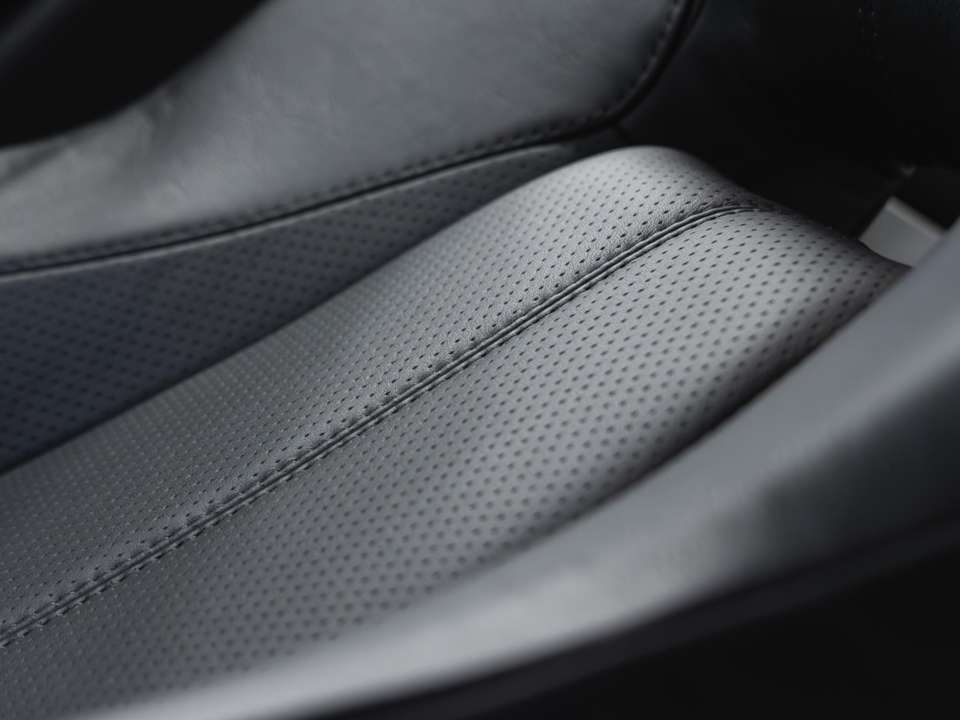 Aston Martin DB9 - Imagem 8