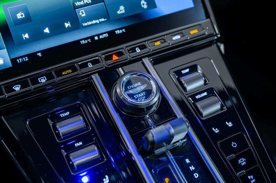 Aston Martin Vantage - Imagem 15