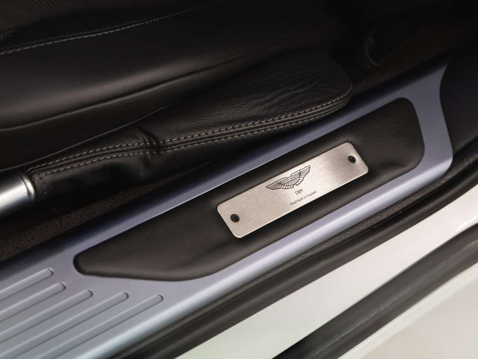 Aston Martin DB9 - Imagem 10