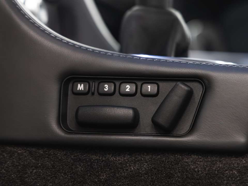 Aston Martin DB9 - Imagem 11