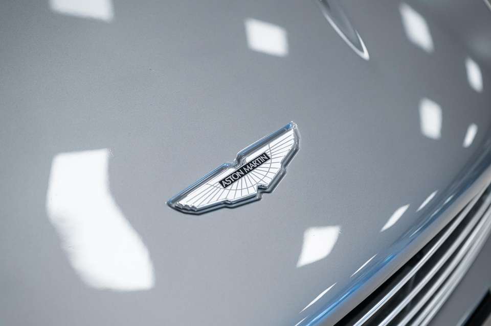 Aston Martin DBS - Imagem 11