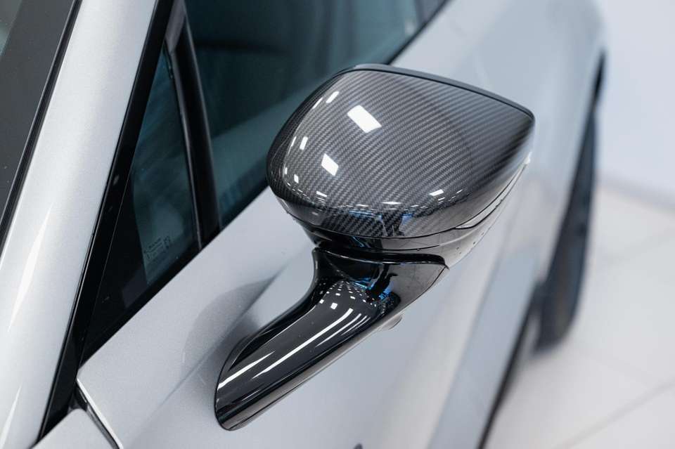 Aston Martin DBX - Imagem 11