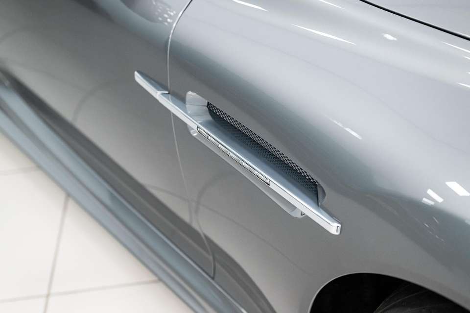 Aston Martin DBS - Imagem 13