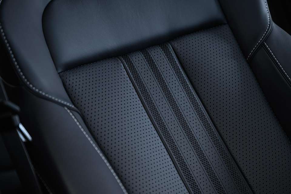 Aston Martin DBX - Imagem 14