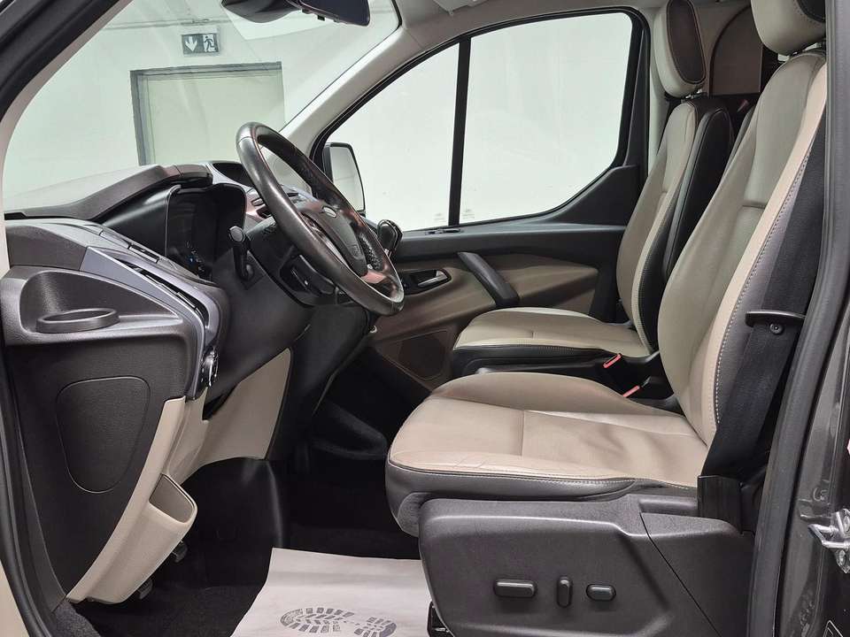 Ford Tourneo Custom - Imagem 8
