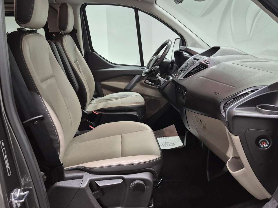 Ford Tourneo Custom - Imagem 9