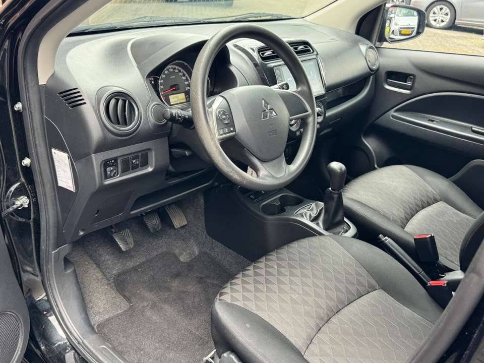 Mitsubishi Space Star - Imagem 17