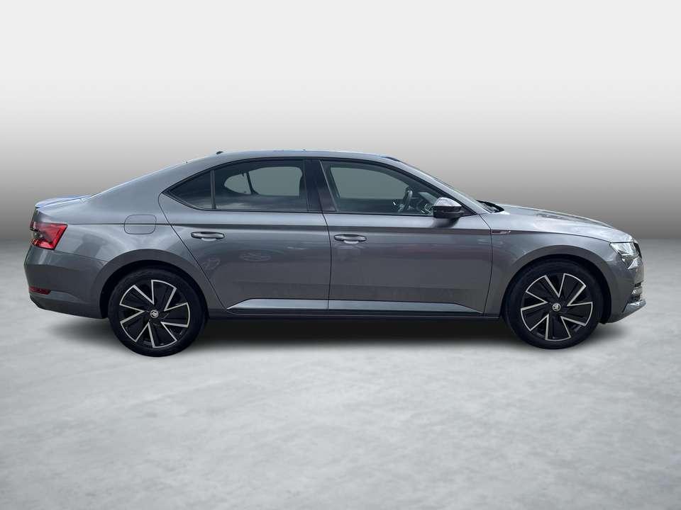 Skoda Superb - Imagem 6