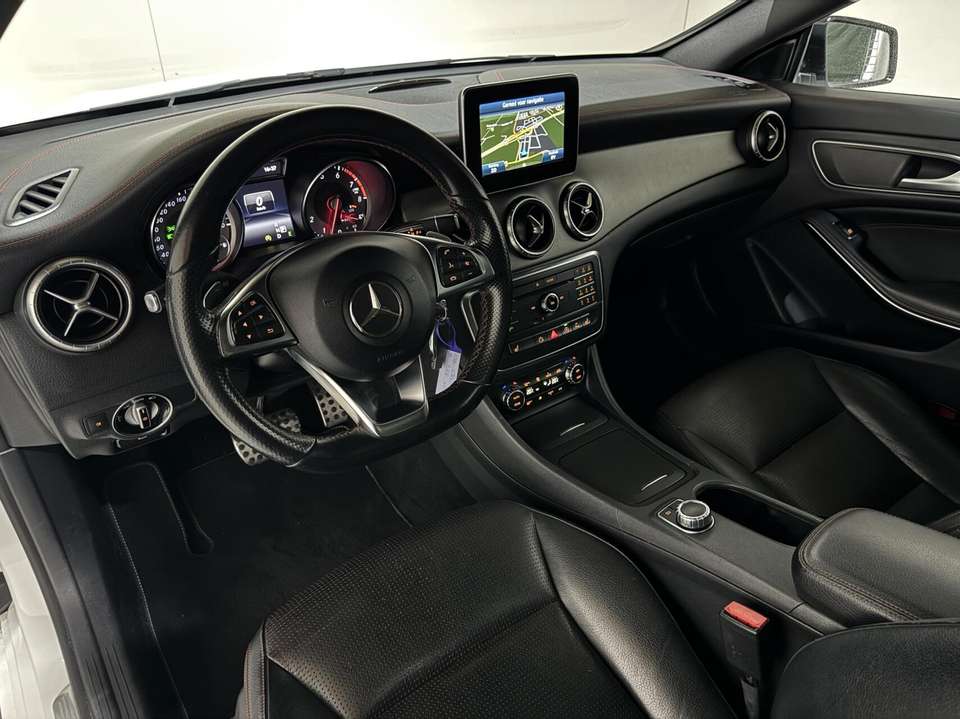 Mercedes-Benz CLA 200 - Imagem 16