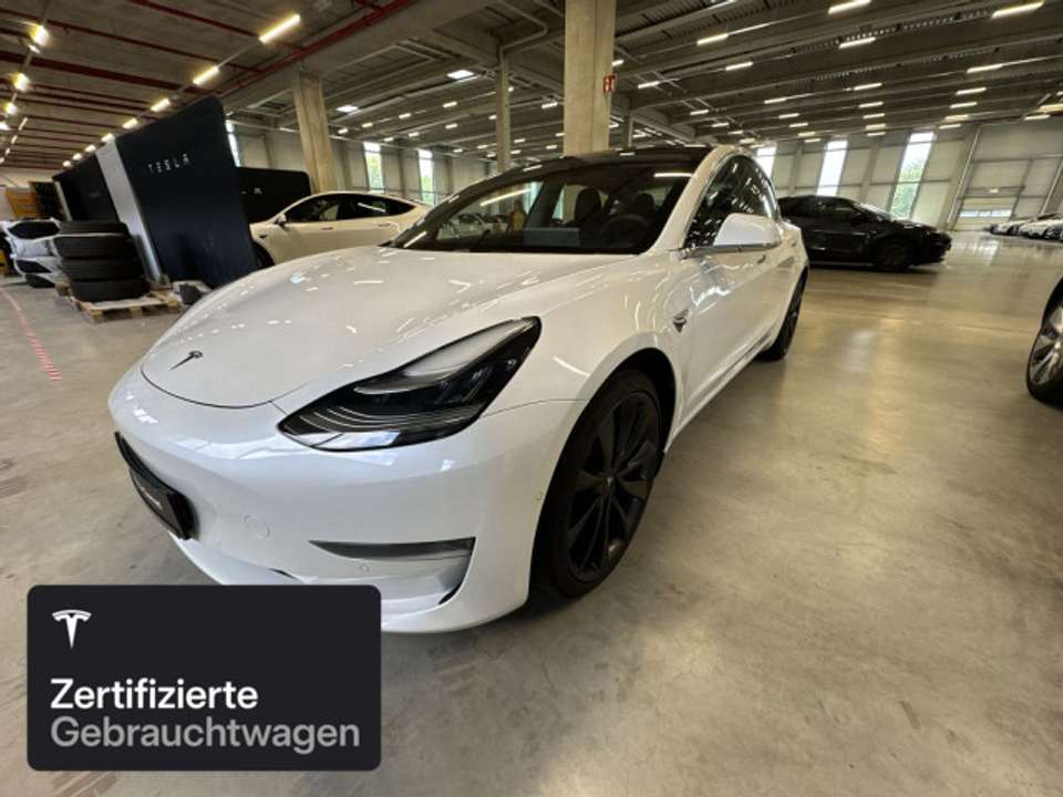 Tesla Model 3 - Imagem 2
