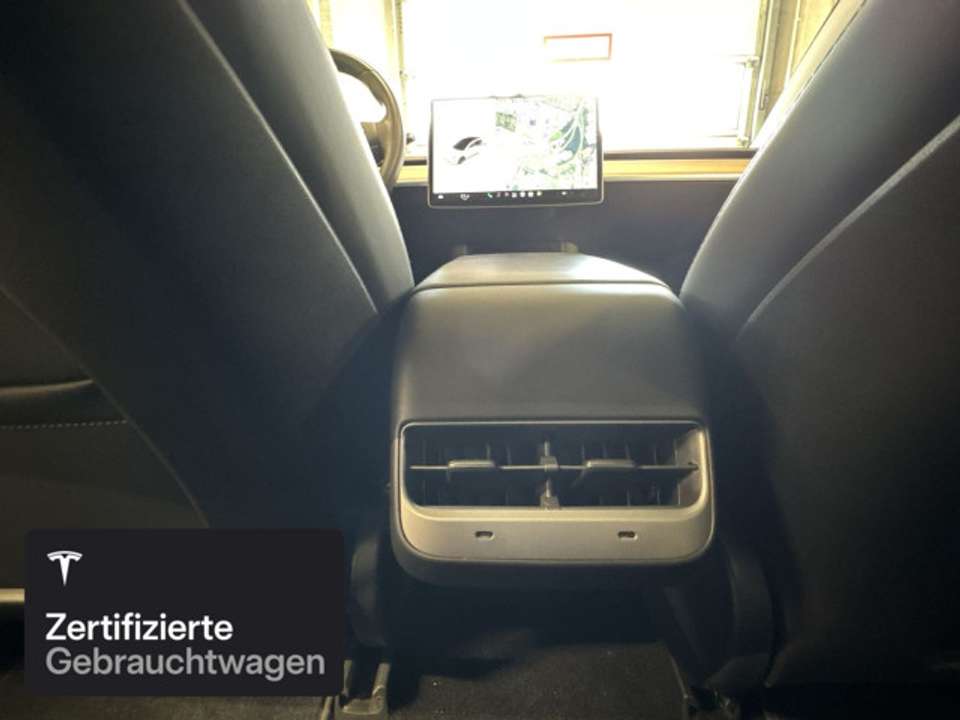 Tesla Model 3 - Imagem 13