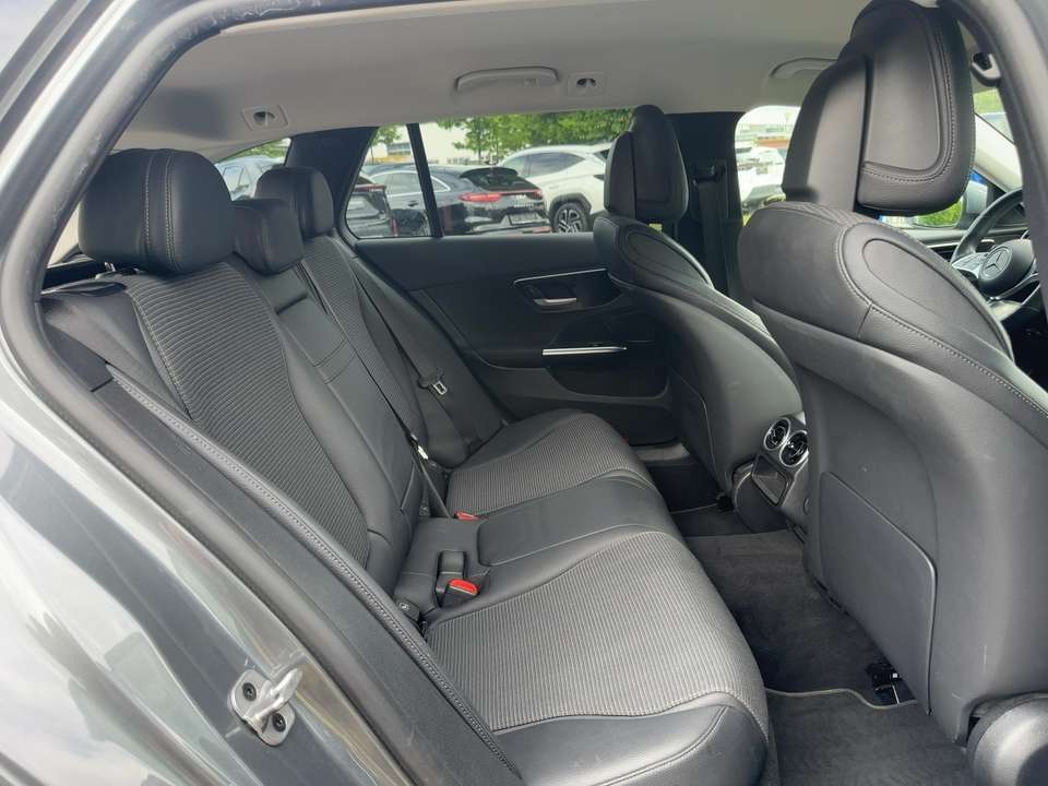 Mercedes-Benz C 300 - Imagem 12