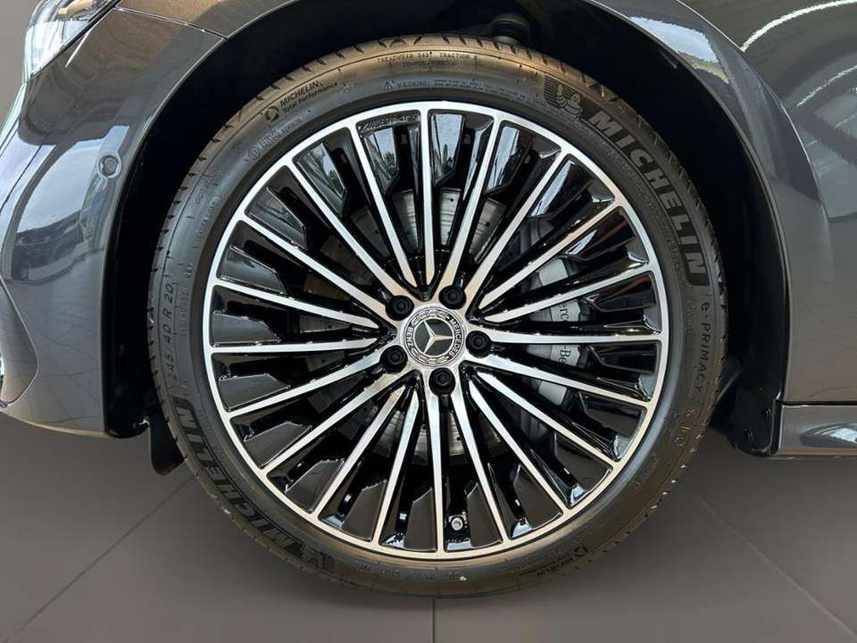 Mercedes-Benz E 300 - Imagem 12