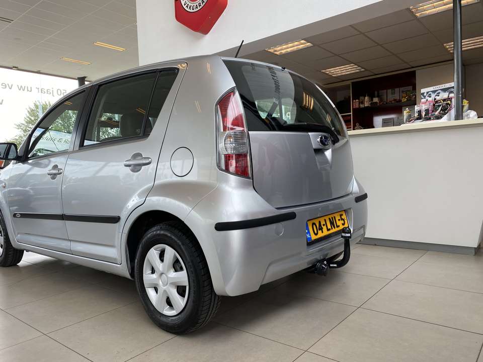 Subaru Justy - Imagem 8