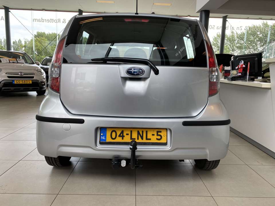 Subaru Justy - Imagem 9