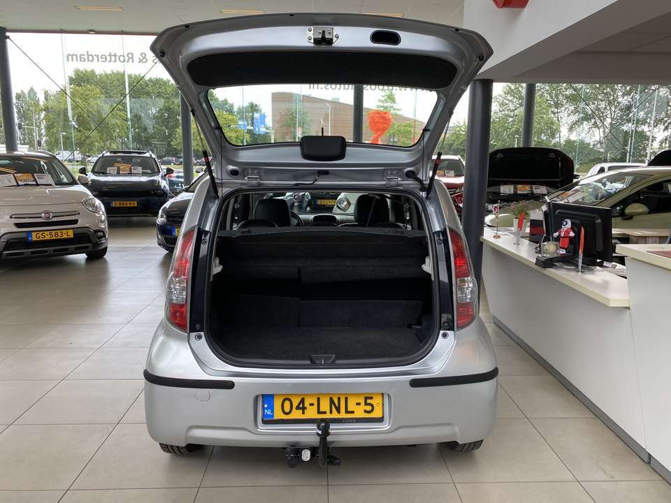 Subaru Justy - Imagem 11