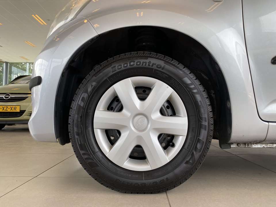 Subaru Justy - Imagem 12