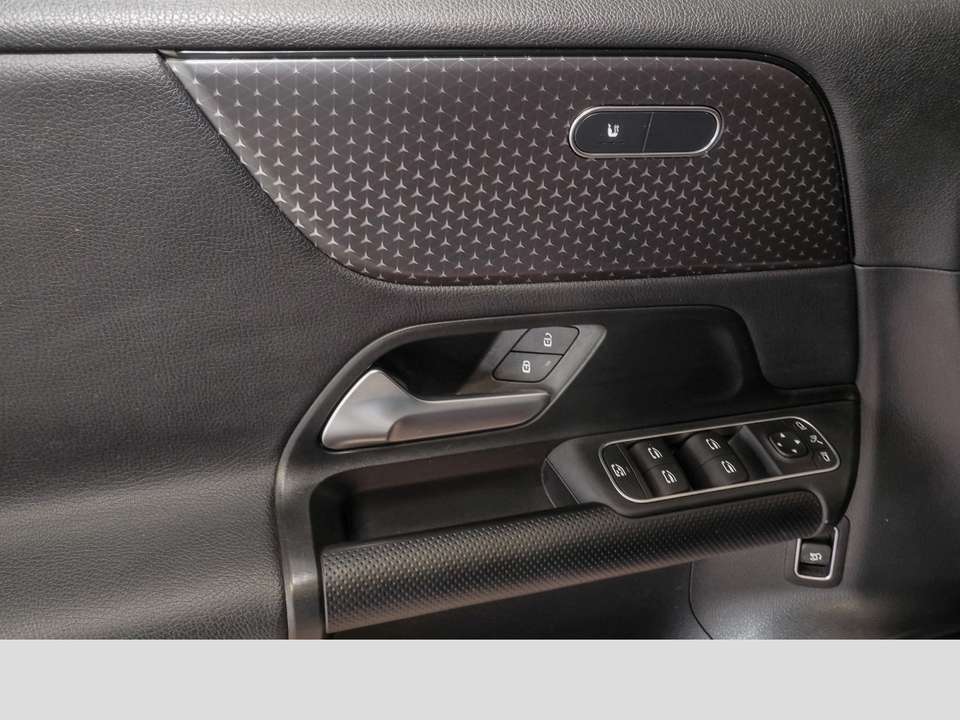Mercedes-Benz B 180 - Imagem 14