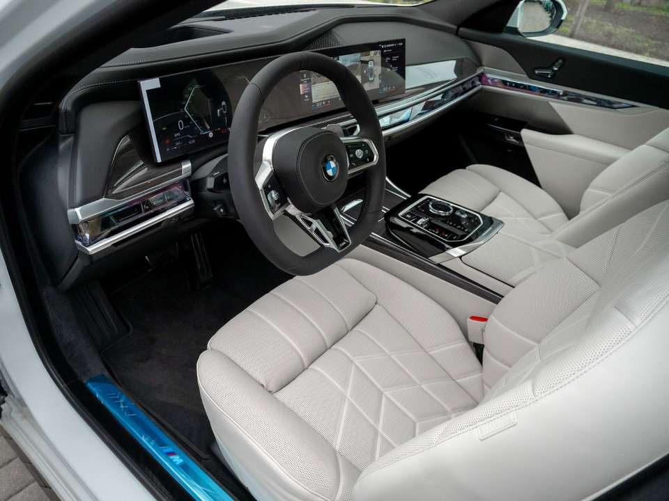 Car picture 11