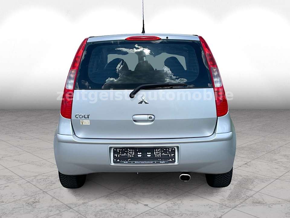 Mitsubishi Colt - Imagem 6