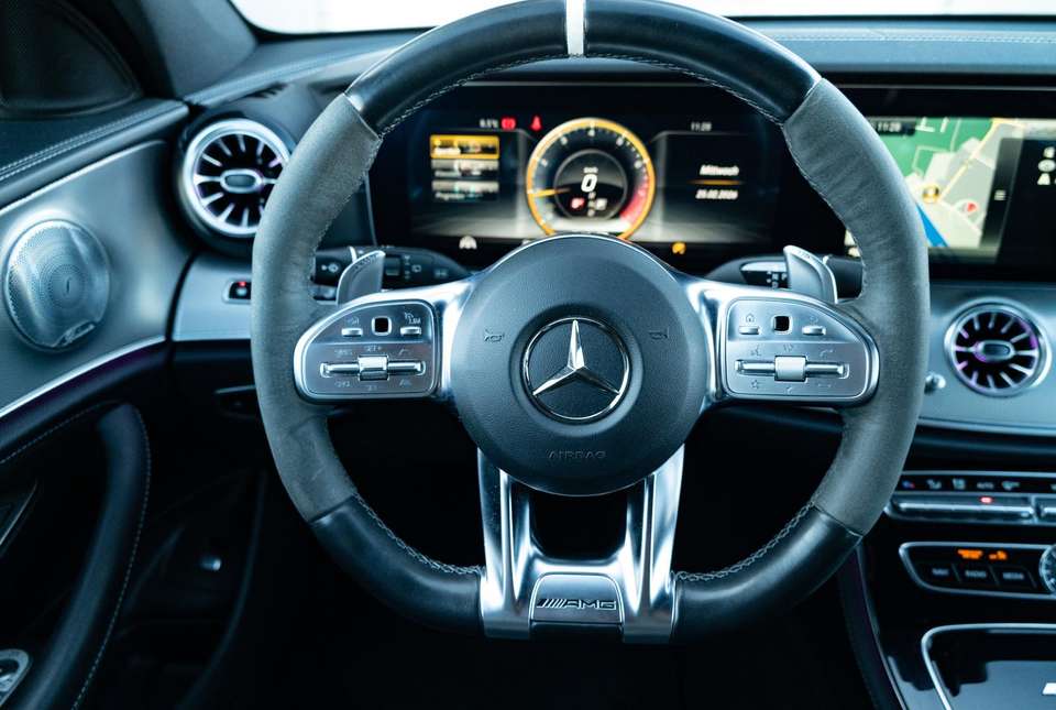 Mercedes-Benz E 63 AMG - Imagem 11