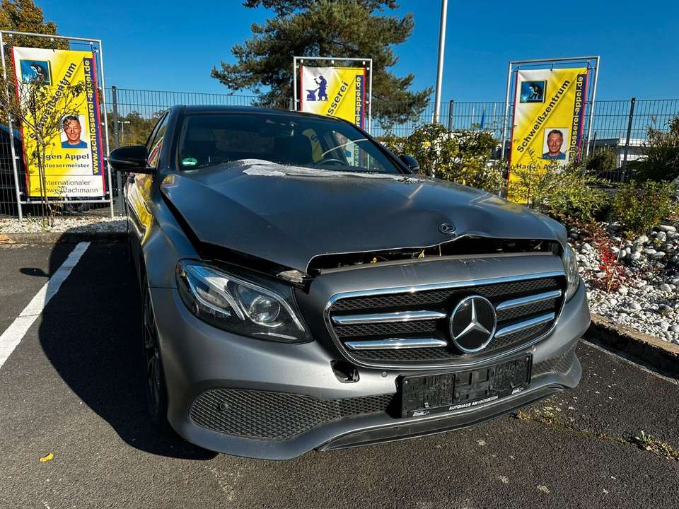 Mercedes-Benz E 220 - Imagem 1