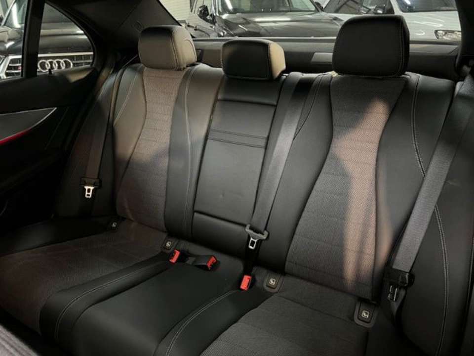 Mercedes-Benz E 220 - Imagem 9
