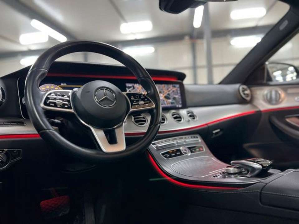 Mercedes-Benz E 220 - Imagem 12