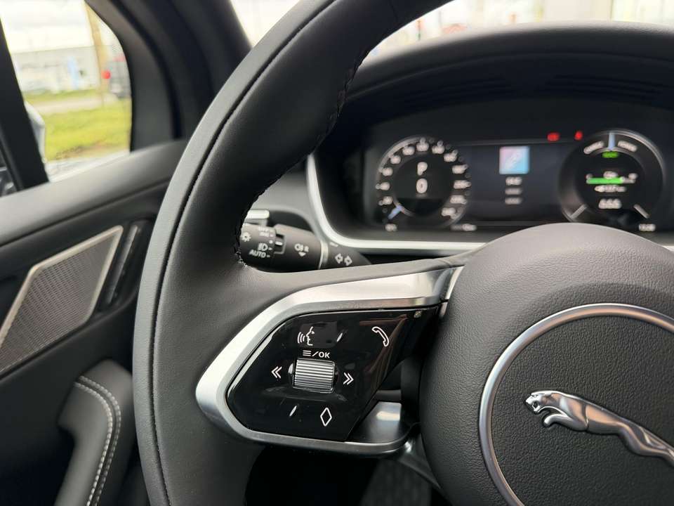 Jaguar I-Pace - Imagem 10