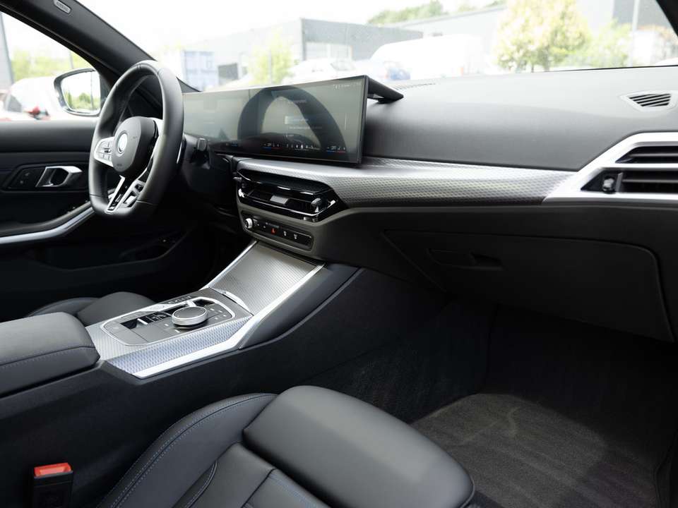 BMW 330 - Imagem 8