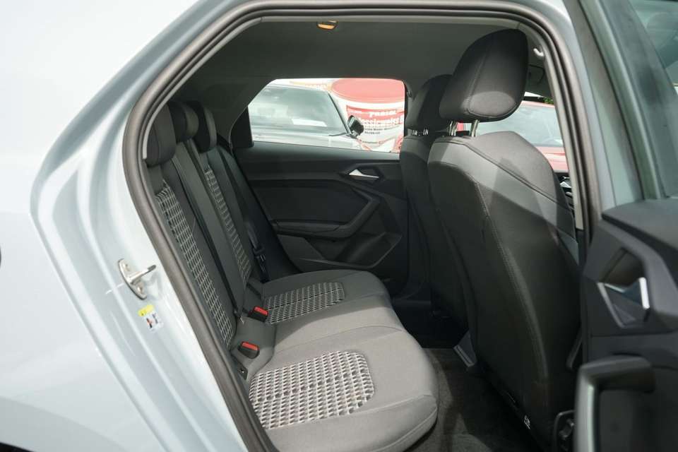 Car picture 9