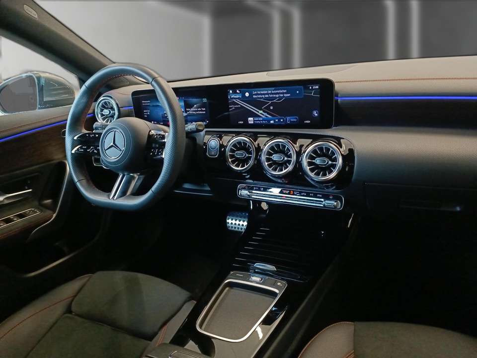 Mercedes-Benz CLA 180 - Imagem 8