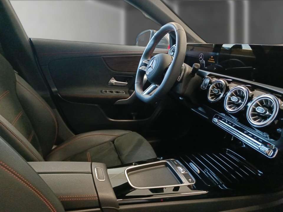 Mercedes-Benz CLA 180 - Imagem 14