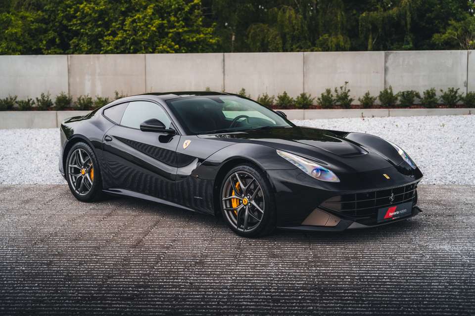 Ferrari F12 - Imagem 1
