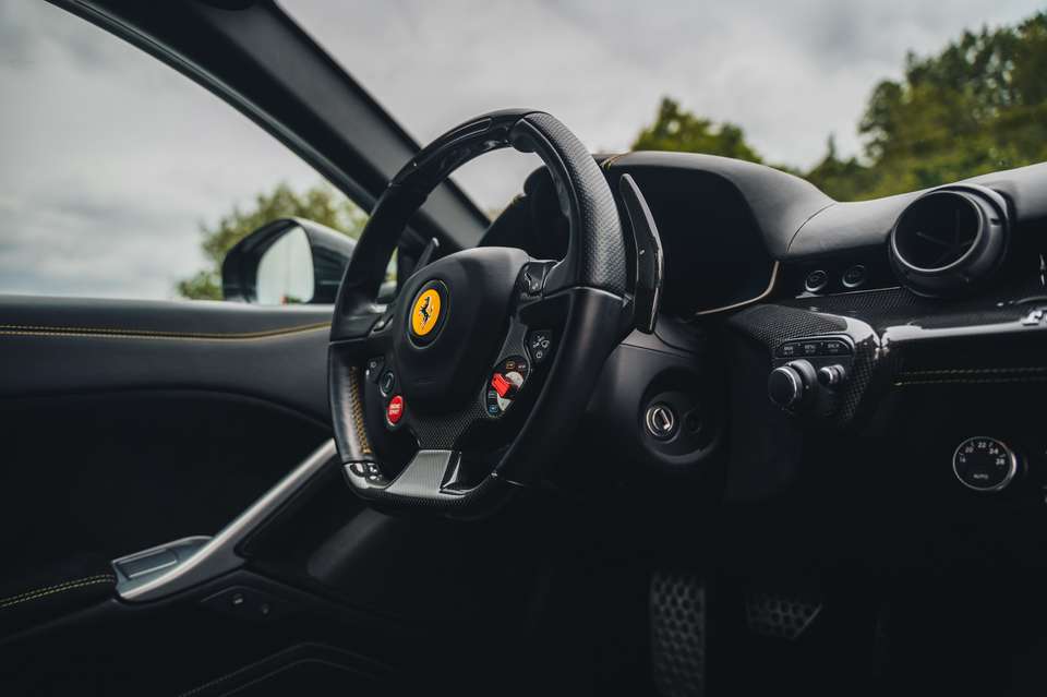 Ferrari F12 - Imagem 10
