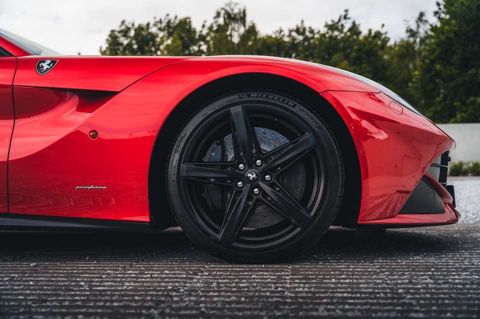 Ferrari F12 - Imagem 8