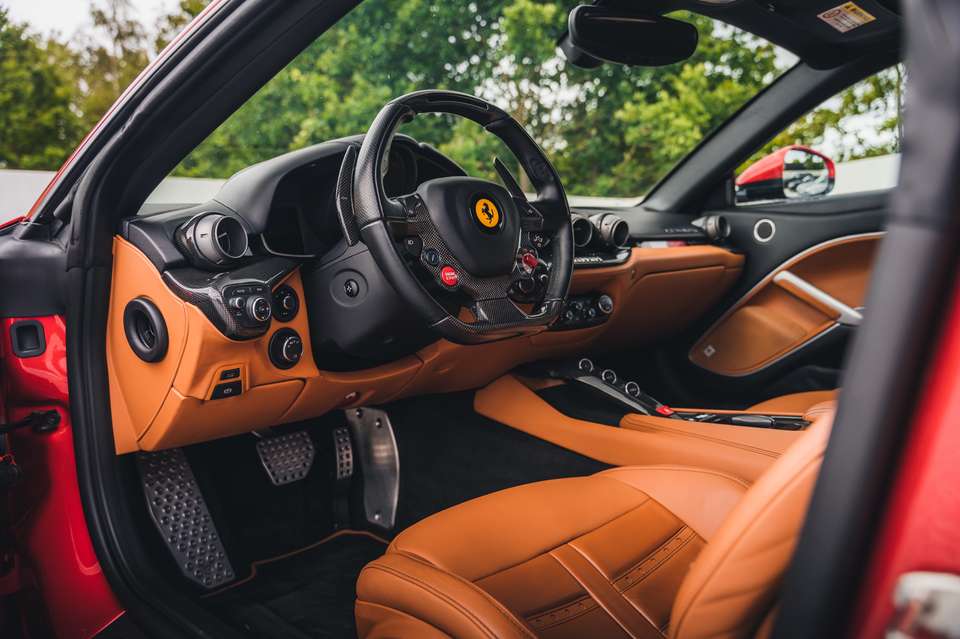 Ferrari F12 - Imagem 11