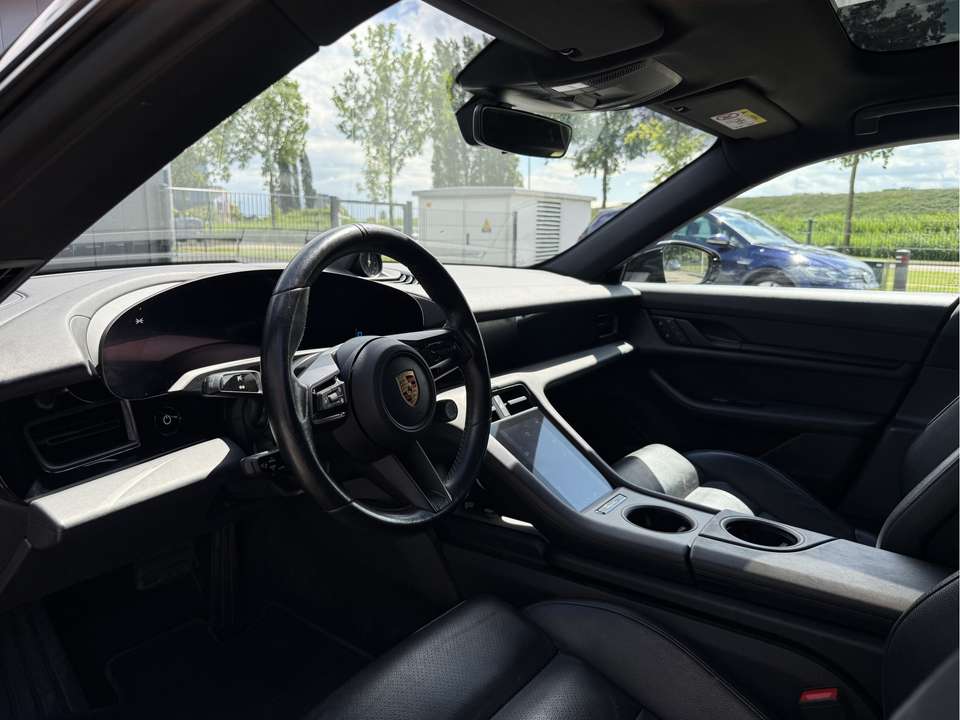 Porsche Taycan - Imagem 10