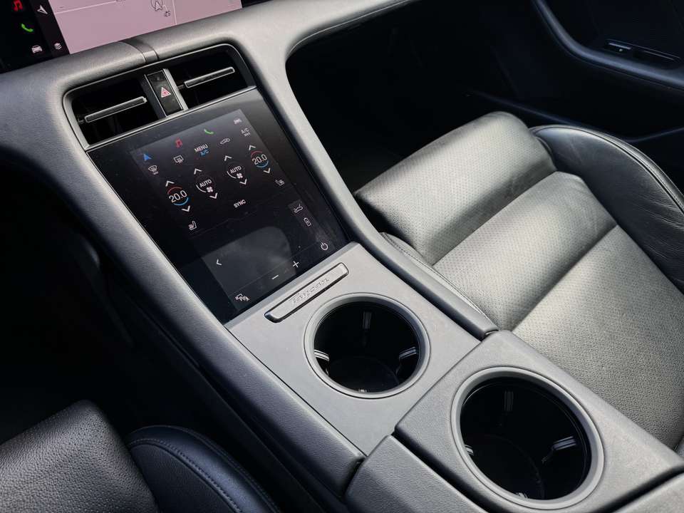Porsche Taycan - Imagem 12