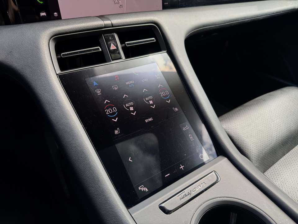 Porsche Taycan - Imagem 13
