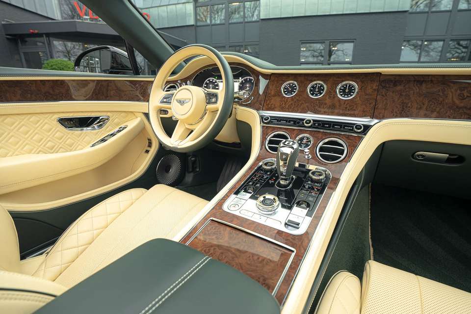 Bentley Continental GTC - Imagem 3